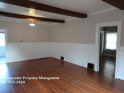 Foto del edificio - Roseburg 2 bedroom on SE Douglas