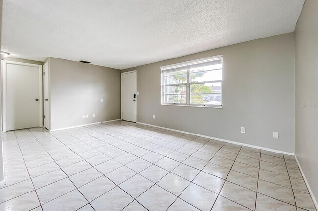 Foto del edificio - 2115 Harrison Dr