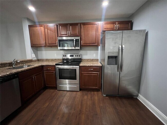 Foto del edificio - 5621 Riverside Dr