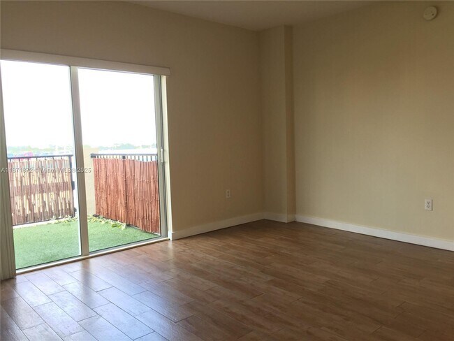 Foto del edificio - 3410 Coral Wy