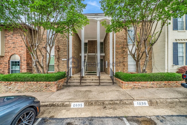 Building Photo - 15931 Stillwood St