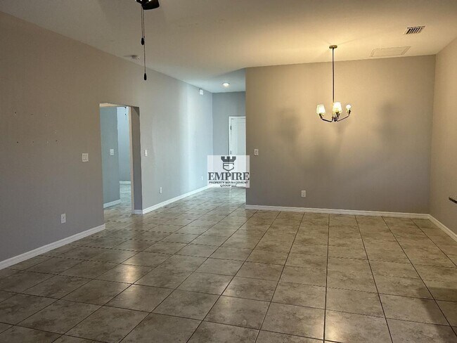 Foto del edificio - COMING SOON! 3 Beds + Den, 2 Baths, Screened Lanai & More!