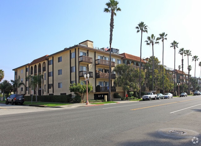 Building Photo - San Remos Apartments