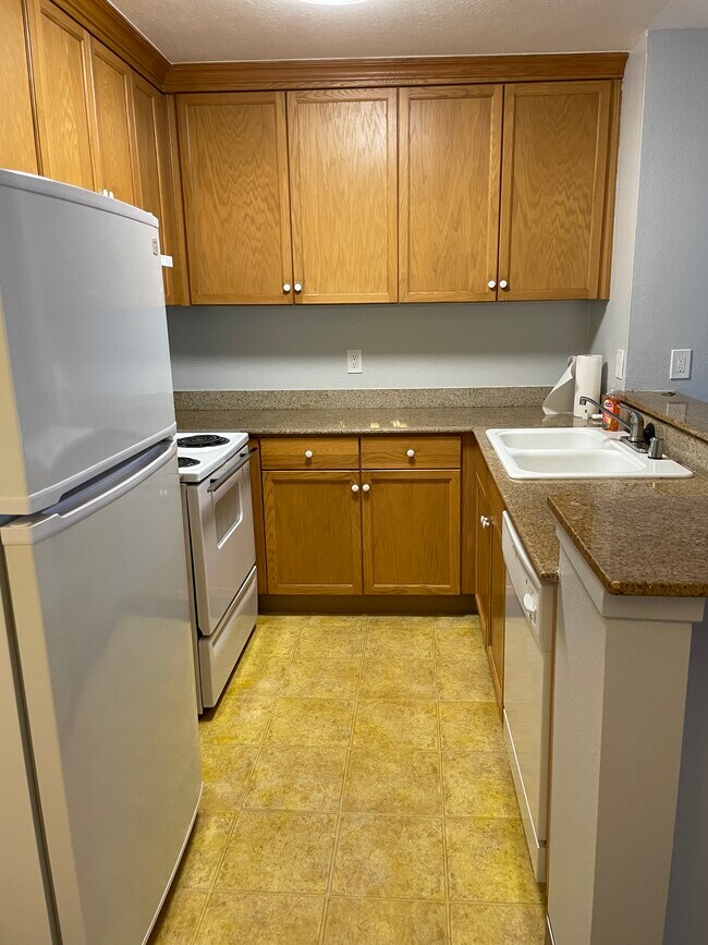 Foto del edificio - 1333 N Camino Alto