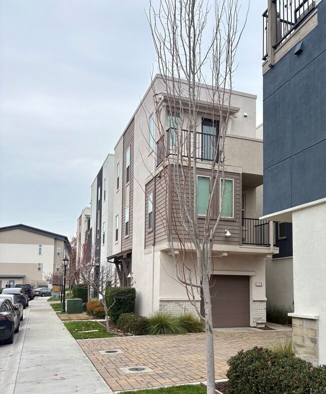 Photo - Vibrant 3 story 2bed/2.5bath home at the Mill at Broadway