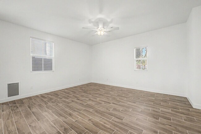 Building Photo - 5512 S Dillon Cir