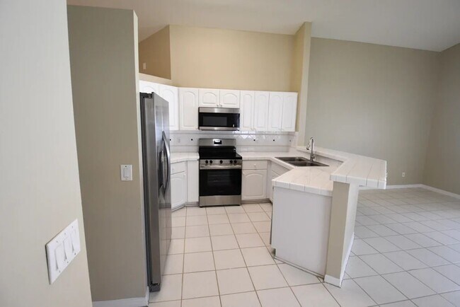 Building Photo - 112 Seville Ave