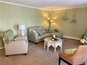 Building Photo - 7 Wake Robin Rd