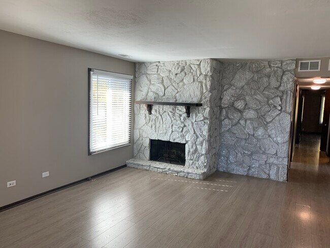 Family Room - 15712 86th Ave