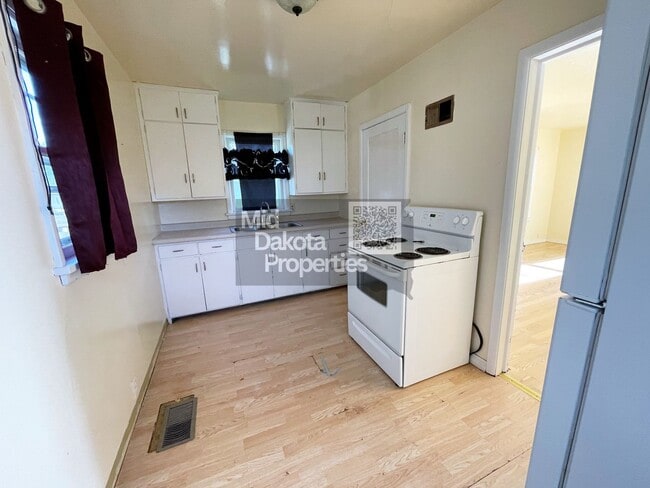 Building Photo - 403 S 1st- 3 bedroom house in Parkston