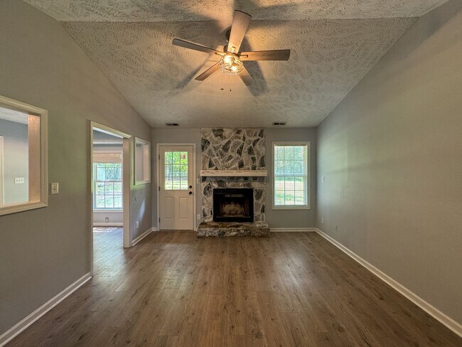 Foto del edificio - Cute 3 Bed 2 Bath Home in Spring Lake