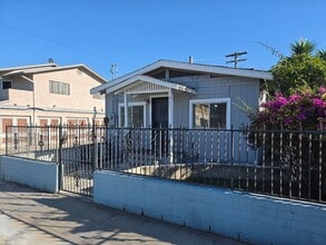 Building Photo - 3221 Lincoln Ave