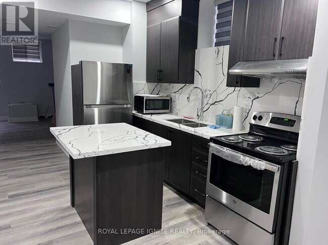 Building Photo - 90 Merlin St