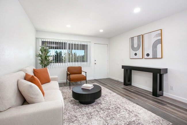 Building Photo - Premier of West Lancaster