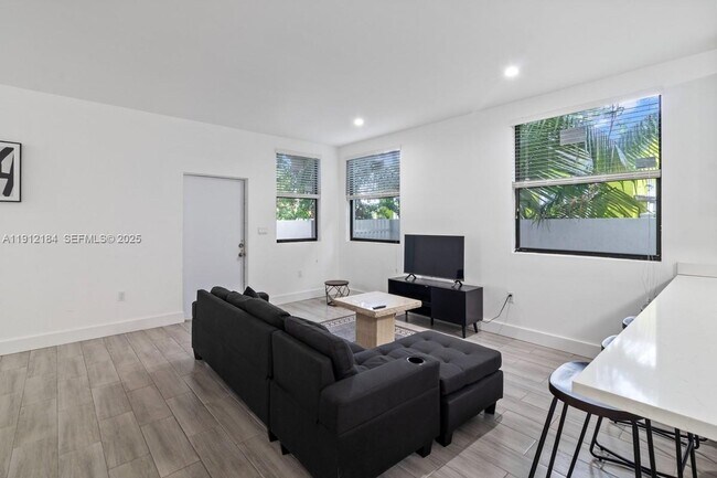 Foto del edificio - 1544 NW 59th St