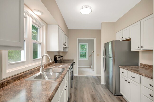 Kitchen - 1011 N Humboldt Ave N