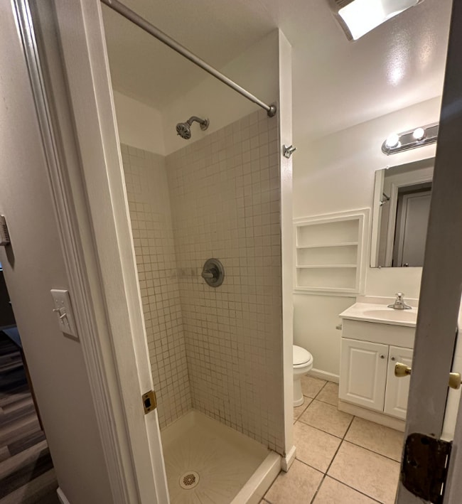 Building Photo - 338 N Main St