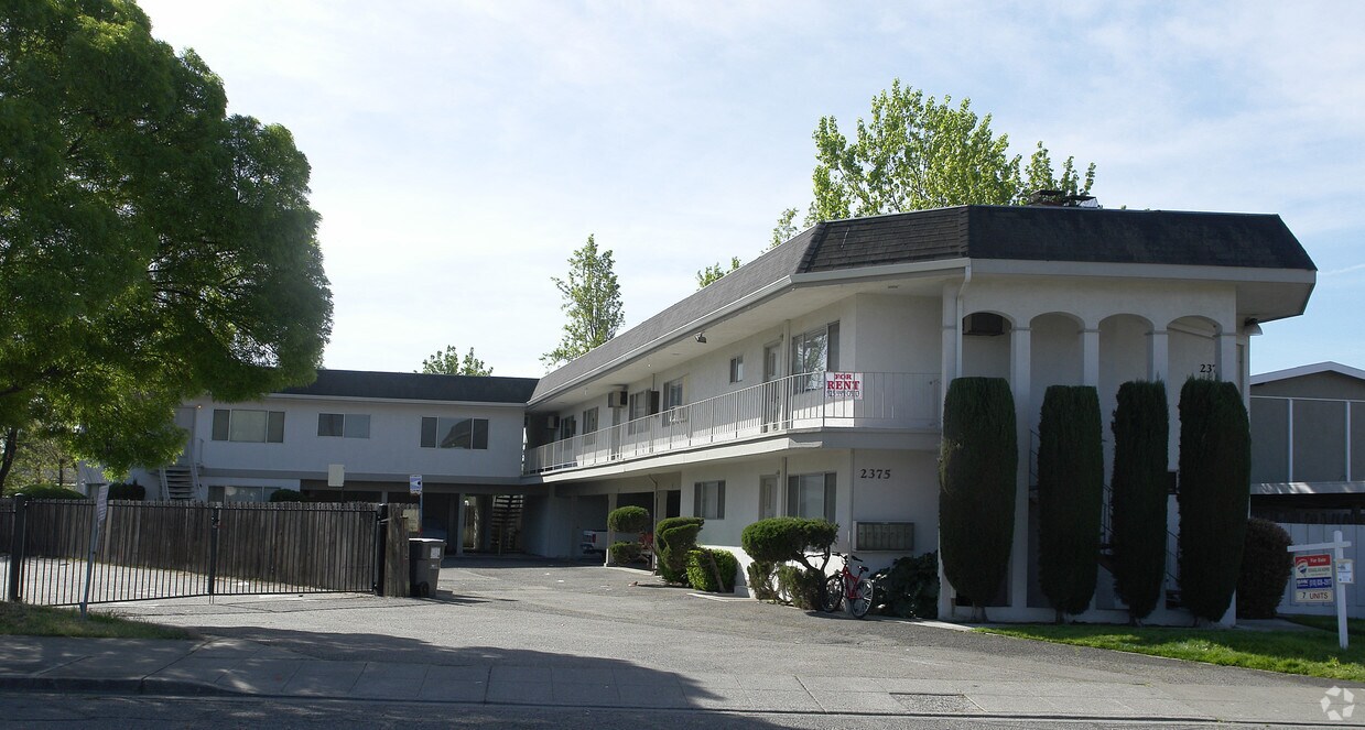 Foto principal - 2375 Chestnut St