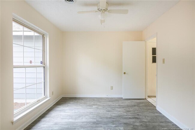 Foto del edificio - 6271 Stoney Point Loop