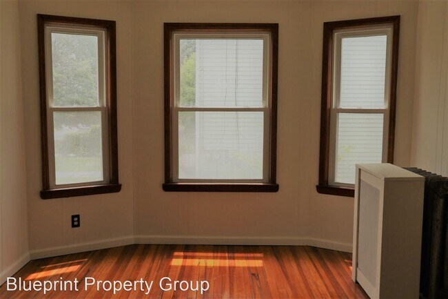 Building Photo - 3 br, 1 bath House - 17 Parker Street