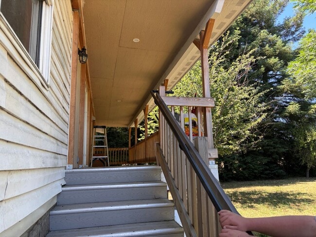 Building Photo - 4+ bdrm Country Home