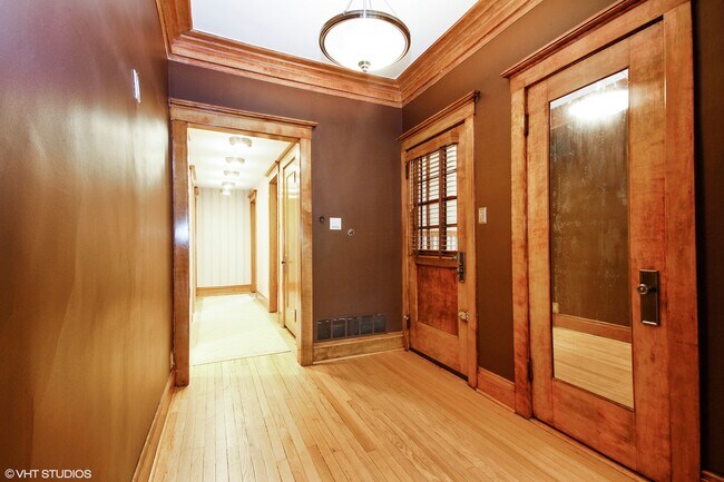 Entry and Hallway - 725 W Brompton Ave