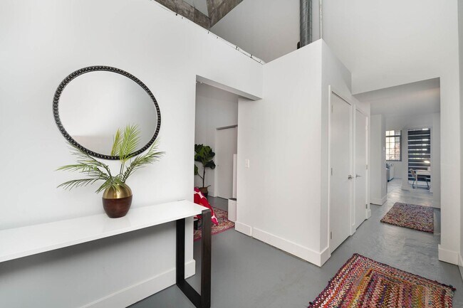 Foto del edificio - 2 Bedroom 2 Bath Loft Along the Little Miami River and Loveland Bike Trail