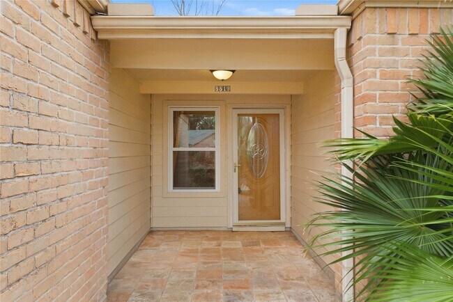 Foto del edificio - 8819 Kindlewood Dr