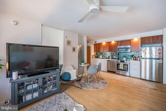 Building Photo - 152 W Laurel St