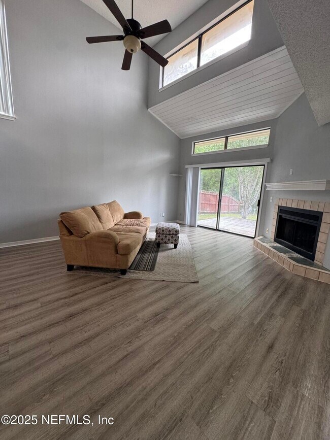 Building Photo - 1616 Mardis Pl W