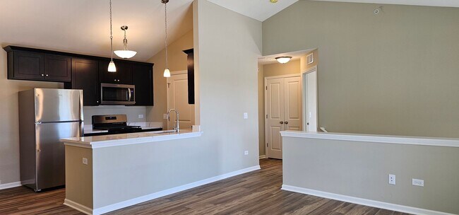 Foto del edificio - Bedroom, 1 Bathroom, Mid, Second Floor, Ap...