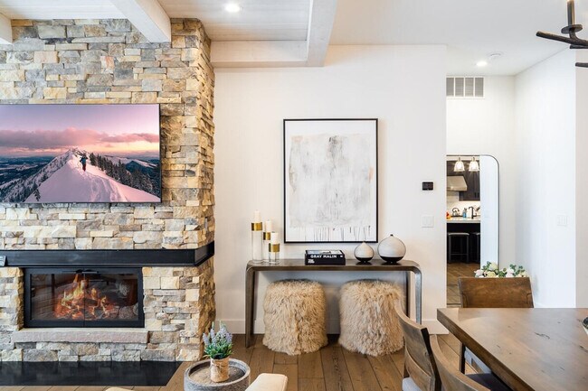 Building Photo - 66 Mountain Loop Rd