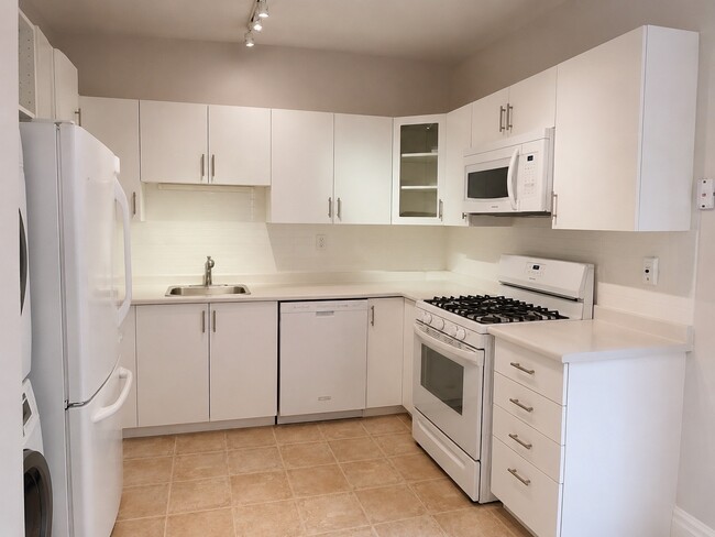 Building Photo - Beautiful Palmerston/Little Italy 2-bedroom, 2-bathroom Executive rental