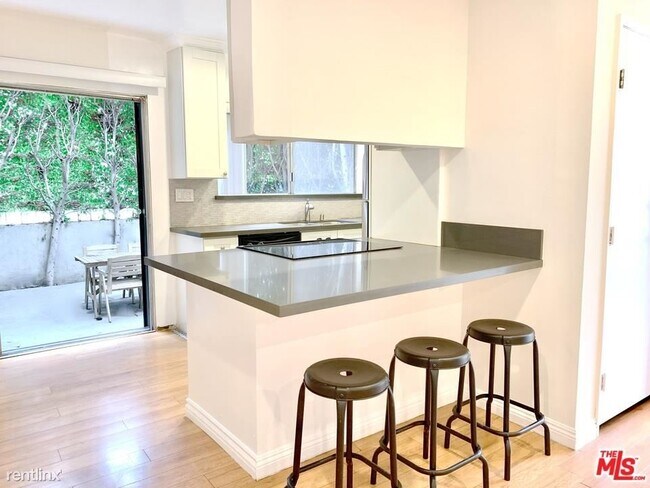 Building Photo - 3 br, 3 bath Condo - 8616 WHITWORTH Dr # 101