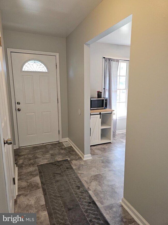 Foto del edificio - 38 Cypress Dr