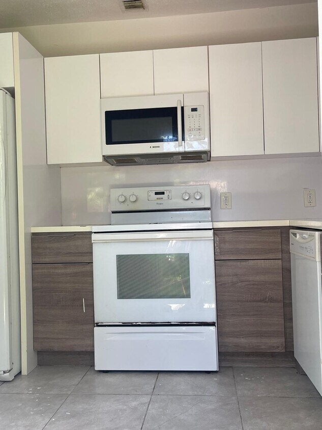 Foto principal - 320 NW 140th St