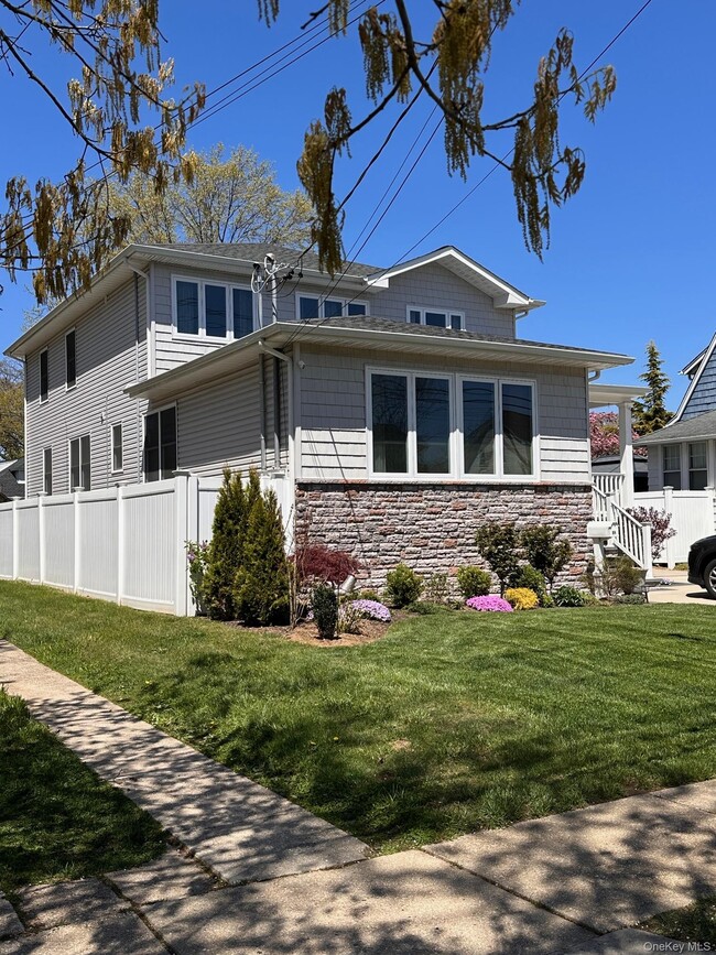 Building Photo - 84 Commonwealth Ave