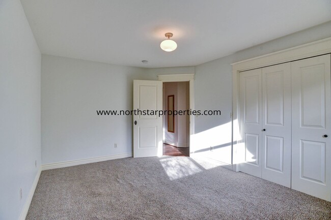 Building Photo - Palisades Perfection in Lake Oswego