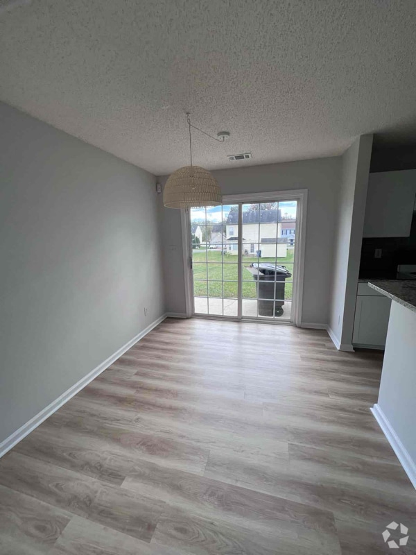 Building Photo - 2106 Wexford Way