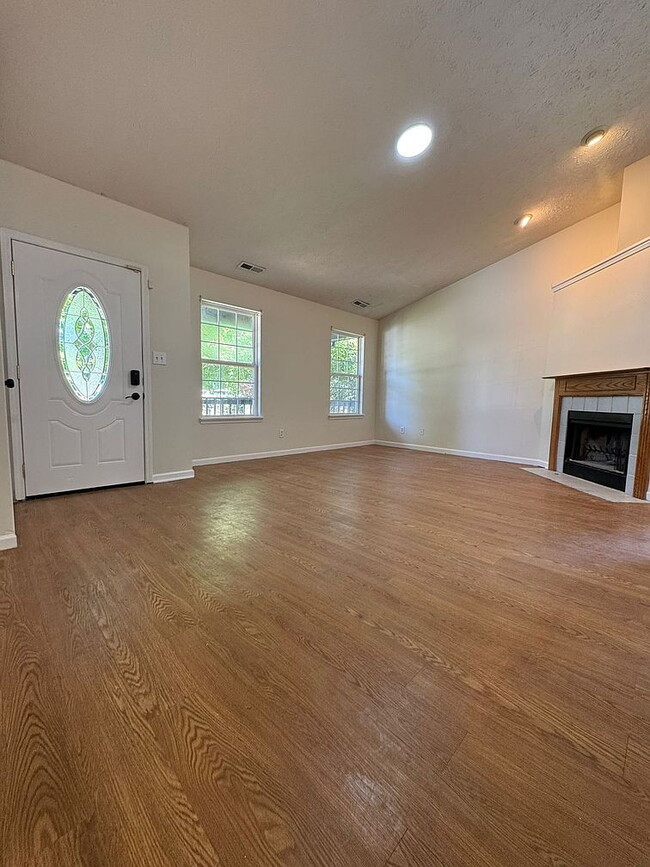 Building Photo - Single Family Home