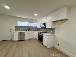 Building Photo - 1027 N Coast Hwy