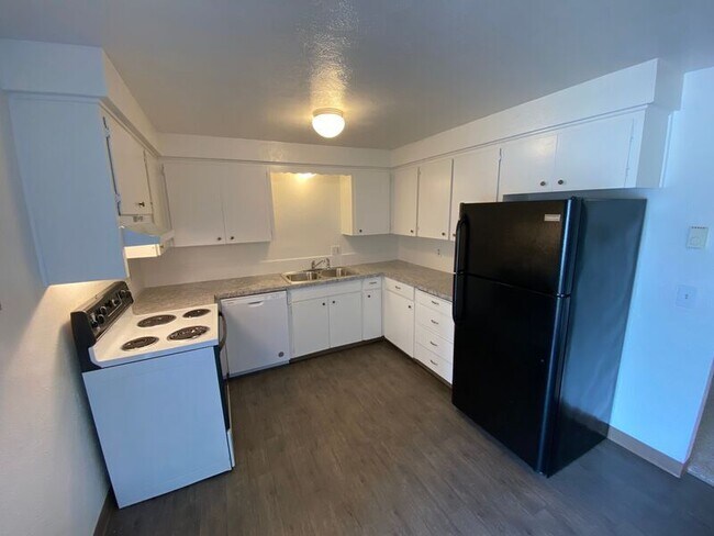 Building Photo - 3865 Iberis St NE