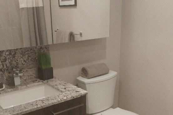 Bathroom - 740 N Hudson Ave