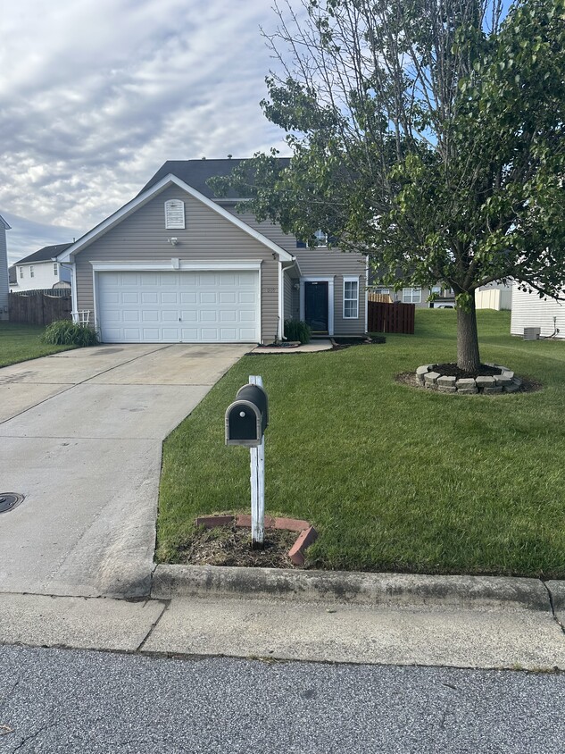 Foto principal - 1009 Highstone Dr