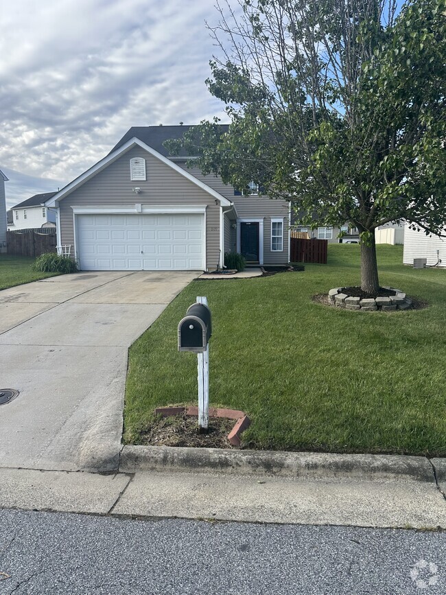 Building Photo - 1009 Highstone Dr