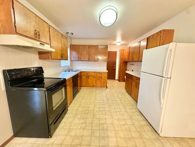 Building Photo - 745 Nyssa Dr