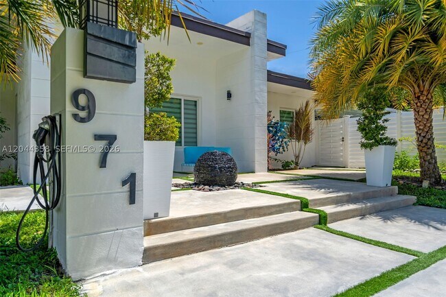 Foto del edificio - 971 NE 113th St