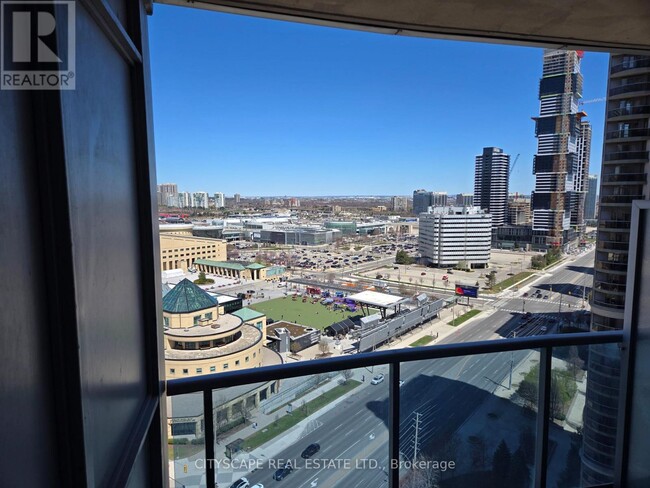 Photo du bâtiment - 330-2330 Burnhamthorpe Rd W