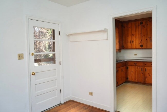 Building Photo - 240 Old Lynchburg Rd - Great Location