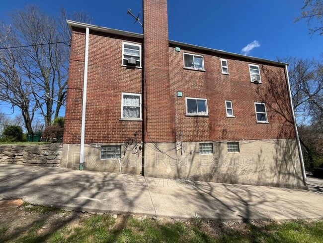Building Photo - 2390 Harrison Ave